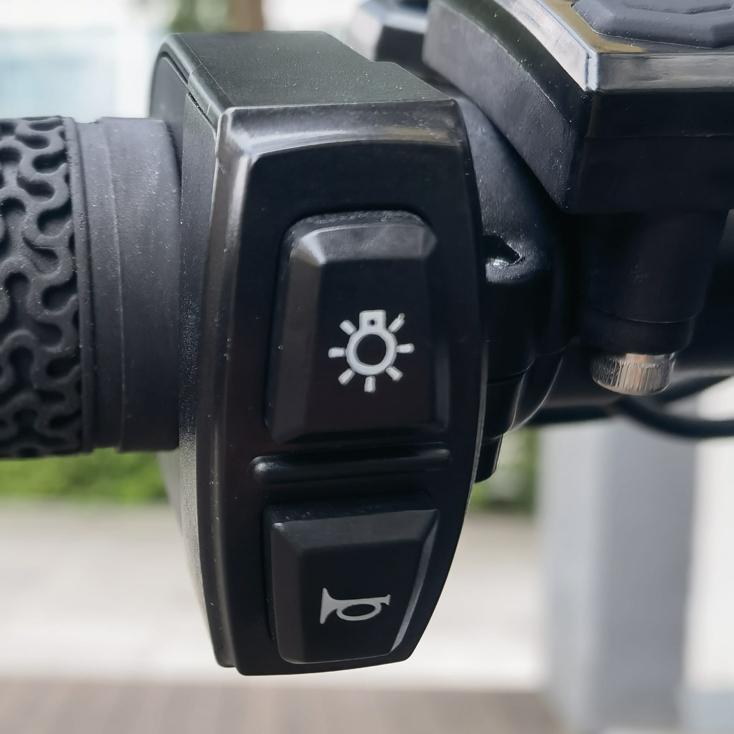 HORN AND TURN SIGNAL CONTROLLER